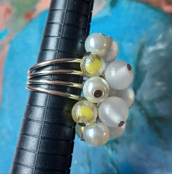 Moonglow Glass Cluster Cha-Cha Ring Size 8 🤍🟡💫 - Picture 6 of 9